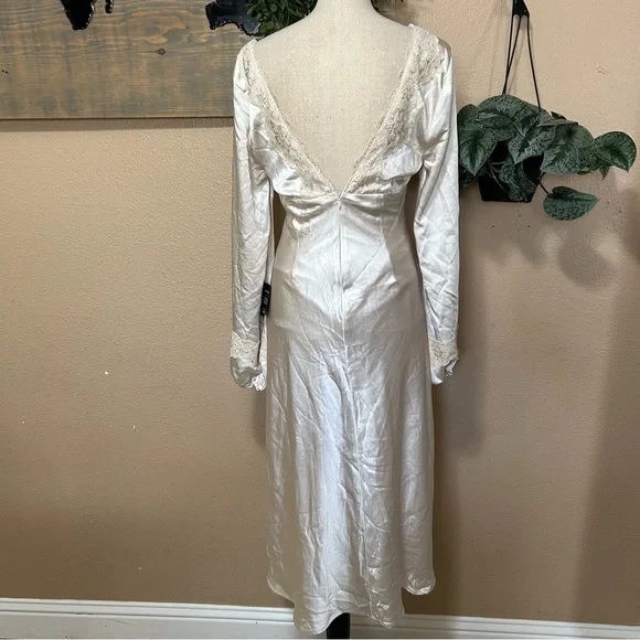 Illustrious Elegance Champagne Satin Long Sleeve Midi Dress - Picture 4 of 8